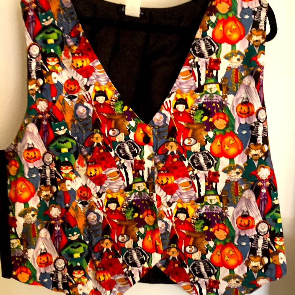 Used Halloween festive vest! Women’s size XL